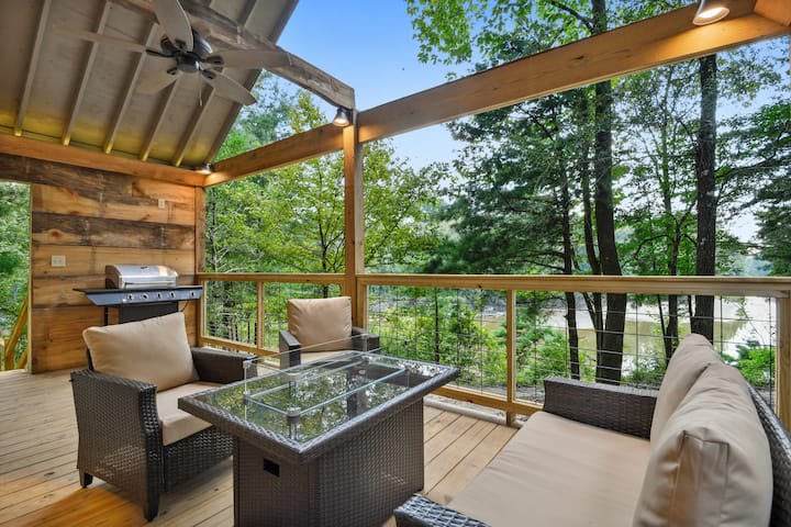 Treehouse in Petal